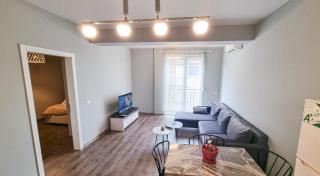 New Bazaar 1BD Modern Apartment - Tirana - 0