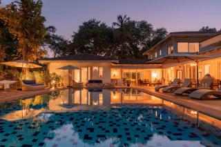 Hamptons Charm by StayVista Luxury 5BR with Pool, lawn & table tennis - Alibaug - 8