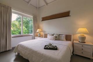 Hamptons Charm by StayVista Luxury 5BR with Pool, lawn & table tennis - Alibaug - 6