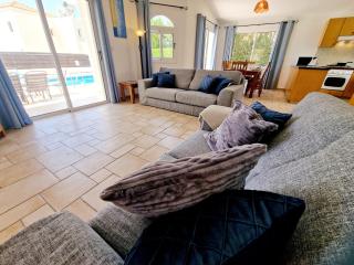 3 Bedroom Villa, close to Coral Bay strip and the beach - Paphos - 8