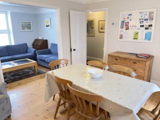 37 Trenwith Place, charming family home & garden! - 4