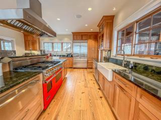 Stunning Luxury Ski-InSki-Out Home w Hot Tub - McHenry - 3