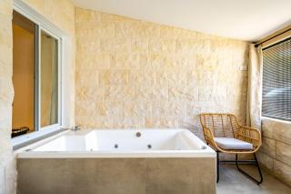 ROMSUITES - lovely jacuzzi apartment, centr city, German Colony Bahai Gardens - 1