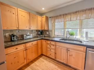 Luxury Stunning Mountaintop Home with Hot Tub and Lake Views - 2