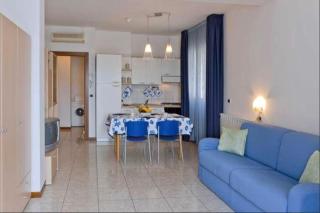 Piazza principale angolo con il Lungomare - 4