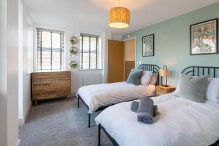 X-Large two bedroom & two bathroom apartment with free evening parking - 4