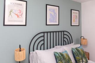 X-Large two bedroom & two bathroom apartment with free evening parking - 2