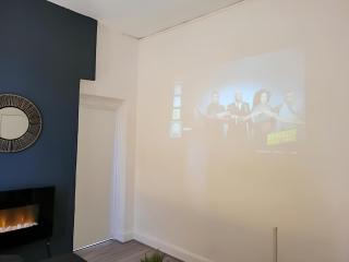 Contemporary 2 bedroom apartment - London - 3