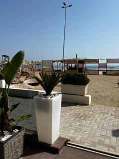 Zen Beachfront Apt 103 1TB Internet - 1