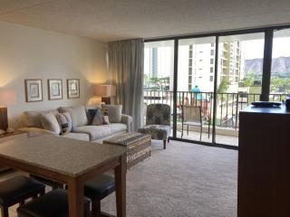 Deluxe Condo with Pool View, Free Parking & Wi-Fi - Honolulu - 6