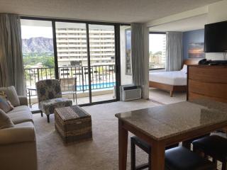 Deluxe Condo with Pool View, Free Parking & Wi-Fi - Honolulu - 4