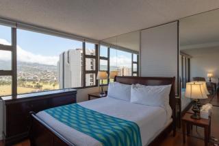 21st Floor Condo With View of Ko'olau Mountains and the Ala Wai Canal condo - Honolulu - 0