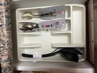 Lovely 2-Bedroom Hall Kitchen Furnished AUH UAE - Abu Dhabi - 7