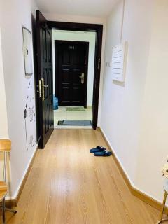 Lovely 2-Bedroom Hall Kitchen Furnished AUH UAE - Abu Dhabi - 2