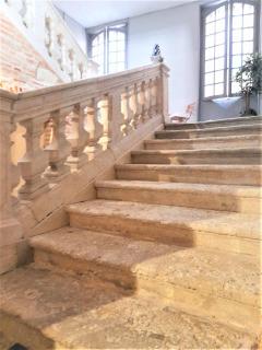 PIED A TERRE DE CHARME - 80 m2 - Hyper centre - Parking - 8