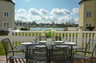 Liming Lodge - Lakeside Home in the Cotswolds - 9