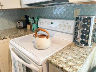 Crow's Nest - Private Guest Apt Near Bike Trail/3.7 mi to Beach - 4