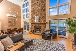 Lakefront, Dock, Hottub, Pooltable, Kayaks, 75"tv - 7