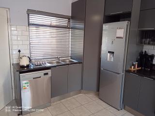 Waterstone Park 1 Bed - Lombardy East - 9