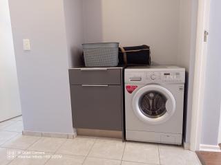 Waterstone Park 1 Bed - Lombardy East - 3