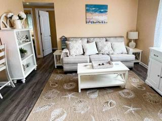 Rehoboth getaway/HotTub/EV/2bd/3.7mi beach/outlets - 0
