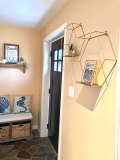 Beach gem! Hot Tub/EV/2bd/3.7mi beach/.5mi outlets - Rehoboth Beach - 5