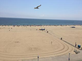 Direct oceanfront on the boardwalk at 1st Street, room 302, kitchen, pool, gym, parking - Ocean City - 6