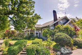 Walk to Williams District Home with Hot Tub and Patio - 8