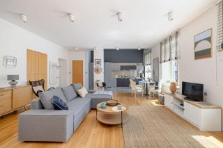 Chmielna Spacious City Center Apartment - 1