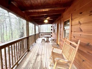 Romantic Laurel Wood Home with Private Hot Tub - Tellico Plains - 9