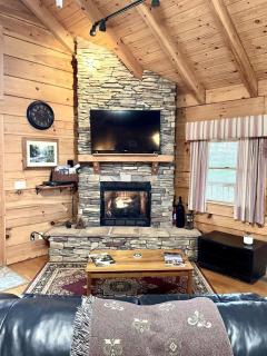 Romantic Laurel Wood Home with Private Hot Tub - Tellico Plains - 3