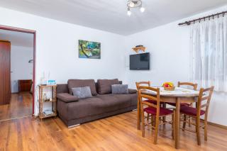 Charming holiday house with beautiful garden and grill - Loborika - 1