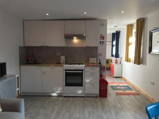 Woodpecker Glamping Cabin - 1