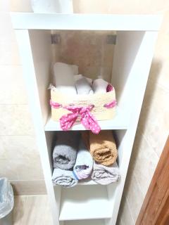 Studio apartment, TV, WiFi Kitchen Parking, Wembley Elizabeth Line - Northolt - 5