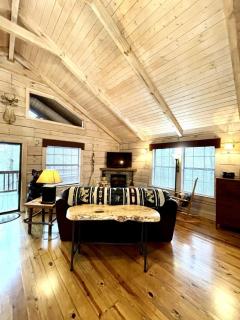 Crazy Bear - Motorcycle Friendly Home with Hot Tub and Grill - 3