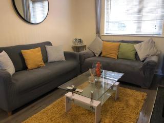 Edinburgh Street Home - Beautiful House with Free Parking and Wifi, Equipped with comfy furnitures - Swindon - 7