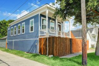 Renovated Beach Bungalow! - Galveston - 4