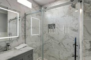 Renovated Beach Bungalow! - Galveston - 3