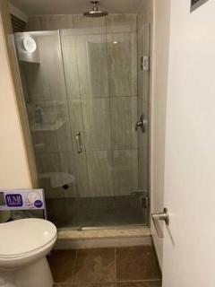 BASEMEWNT Room with private bathroom 36C - Toronto - 8