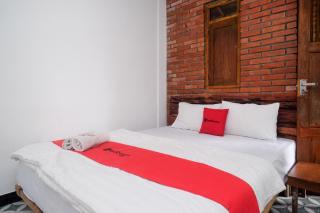 RedDoorz Syariah near Akmil Magelang - Magelang - 3
