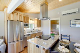 Baileys Harbor Waterfront Vacation Rental with Grill - 2