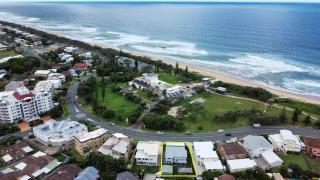 Stunning, Beachfront Dream Home - ZA3 - Buddina - 0