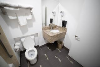 Mid City Inn & Suites Pico Rivera - 2