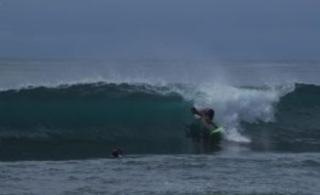 Surf Homestay Katiet surfing barrrels - 3