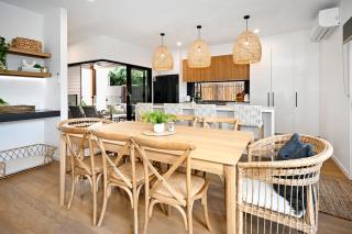 Stylish, Beachside 4 b/r Dream Home - 8 guests ZD7 - Kawana Waters - 0