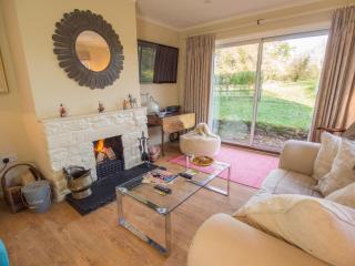 Whole of Yew Tree Cottage Sleeps 4 - Maidford - 8