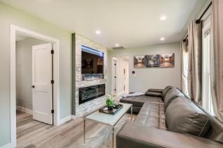 Des Plaines Vacation Rental with Spacious Backyard! - Des Plaines - 0