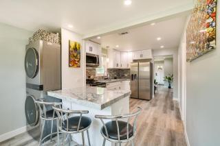 Des Plaines Vacation Rental with Spacious Backyard! - Des Plaines - 1