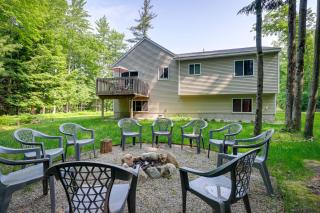 Serene Pentwater Getaway with Yard Near Lakes - Pentwater - 0