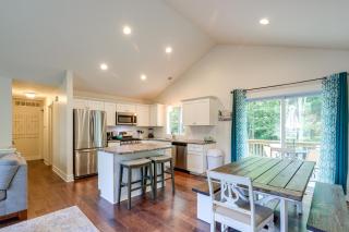 Serene Pentwater Getaway with Yard Near Lakes - Pentwater - 8